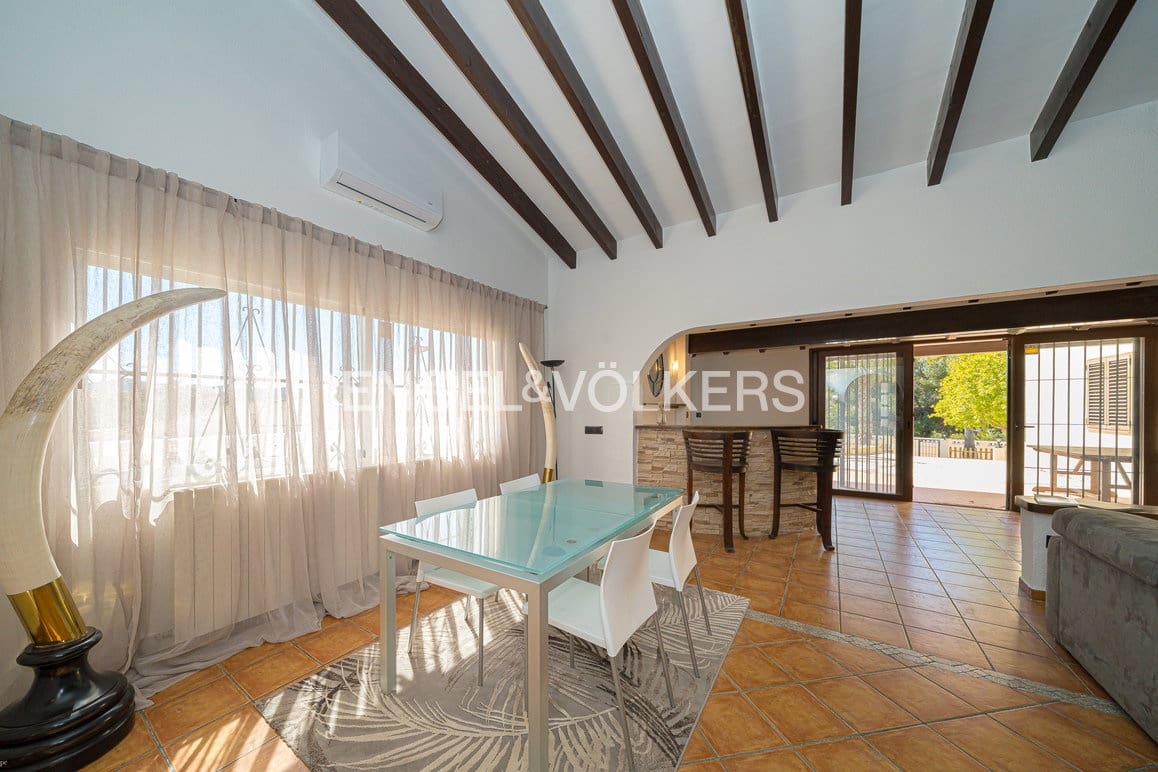 7 soverom Villa til salgs i La Nucia med svømmebasseng garasje - € 750 000 (Ref: 9737132)