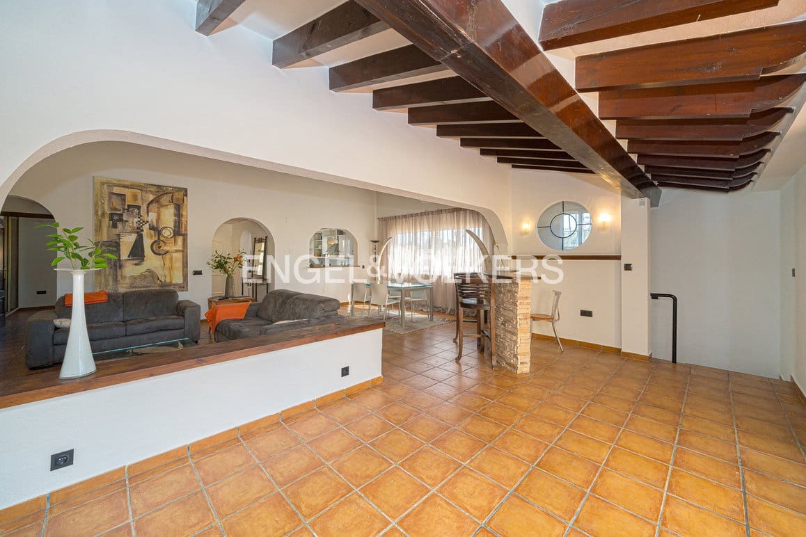7 soverom Villa til salgs i La Nucia med svømmebasseng garasje - € 750 000 (Ref: 9737132)