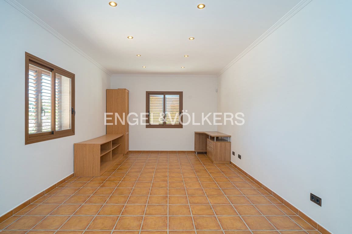 7 soverom Villa til salgs i La Nucia med svømmebasseng garasje - € 750 000 (Ref: 9737132)