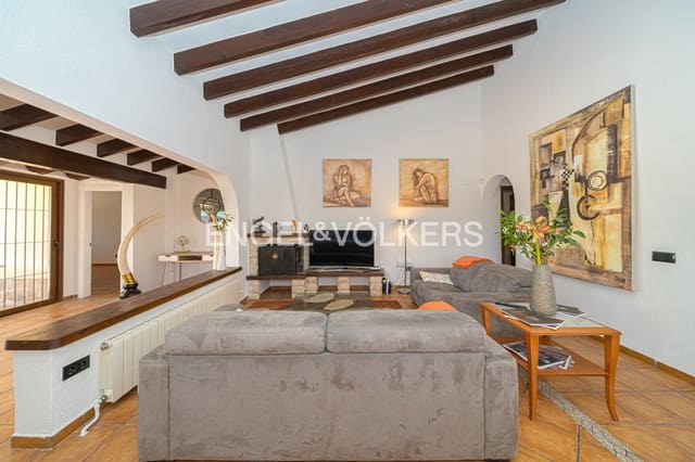 7 bedroom Villa for sale in La Nucia Pueblo  , La Nucia with pool garage - € 750,000 (Ref: 9737132)