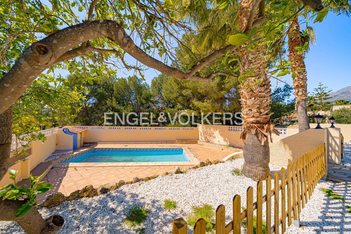 7 soverom Villa til salgs i La Nucia med svømmebasseng garasje - € 750 000 (Ref: 9737132)