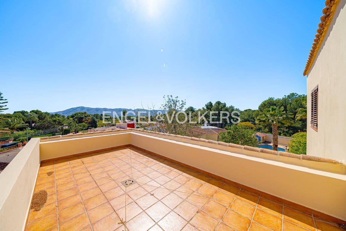 7 soverom Villa til salgs i La Nucia med svømmebasseng garasje - € 750 000 (Ref: 9737132)