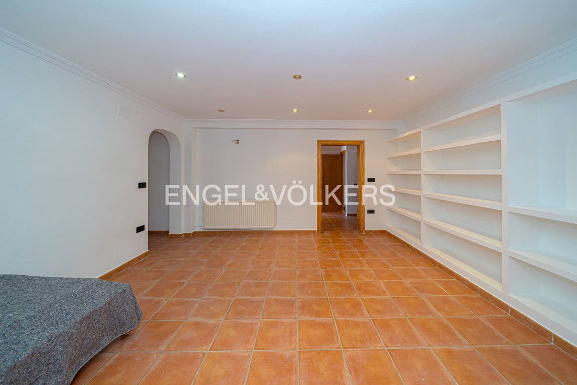 7 soverom Villa til salgs i La Nucia med svømmebasseng garasje - € 750 000 (Ref: 9737132)