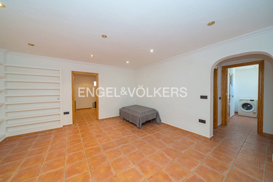 7 soverom Villa til salgs i La Nucia med svømmebasseng garasje - € 750 000 (Ref: 9737132)