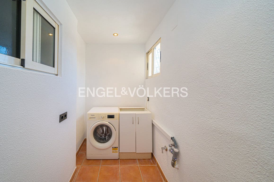 7 soverom Villa til salgs i La Nucia med svømmebasseng garasje - € 750 000 (Ref: 9737132)