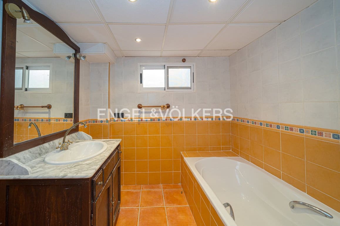 7 soverom Villa til salgs i La Nucia med svømmebasseng garasje - € 750 000 (Ref: 9737132)