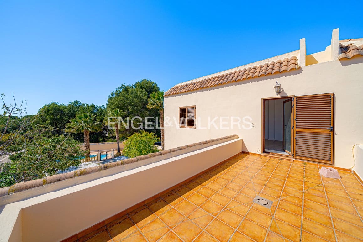7 soverom Villa til salgs i La Nucia med svømmebasseng garasje - € 750 000 (Ref: 9737132)