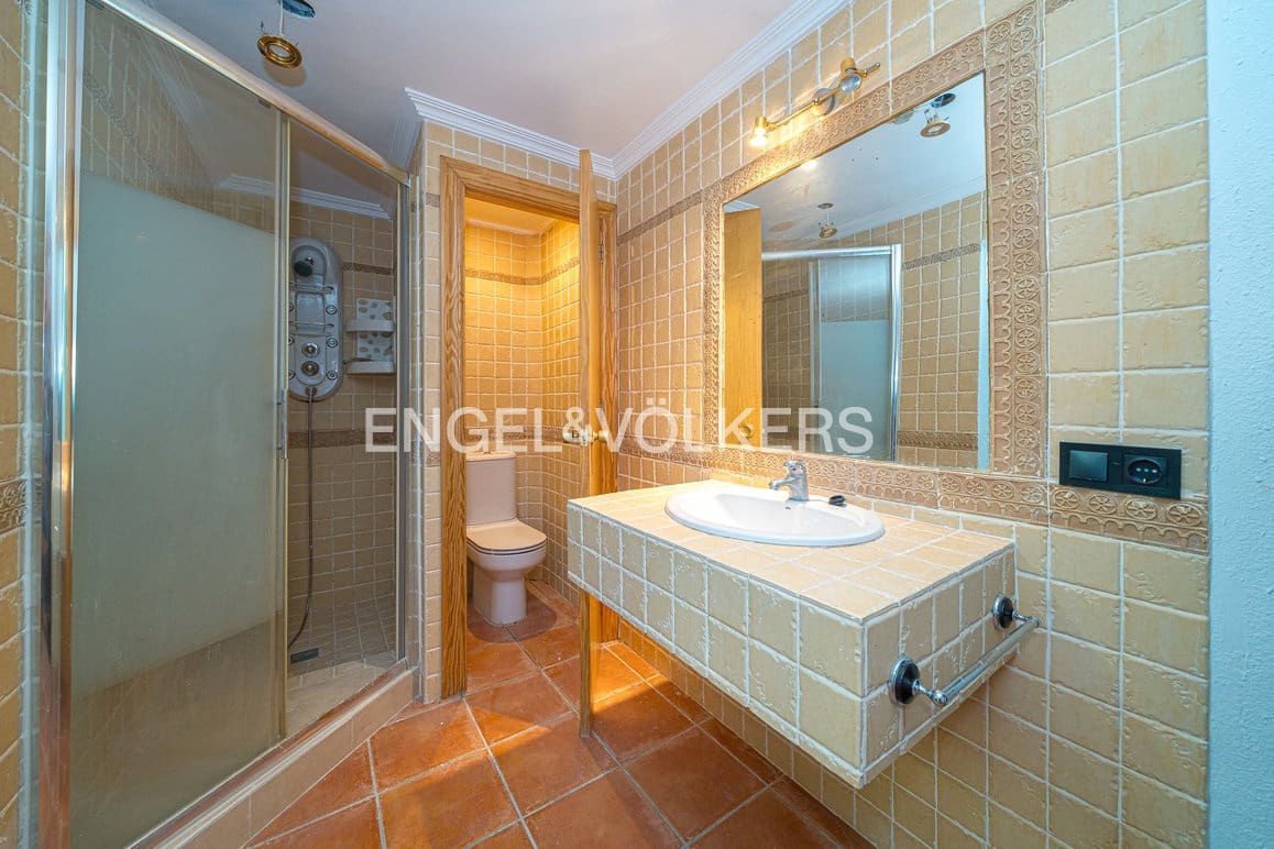7 soverom Villa til salgs i La Nucia med svømmebasseng garasje - € 750 000 (Ref: 9737132)