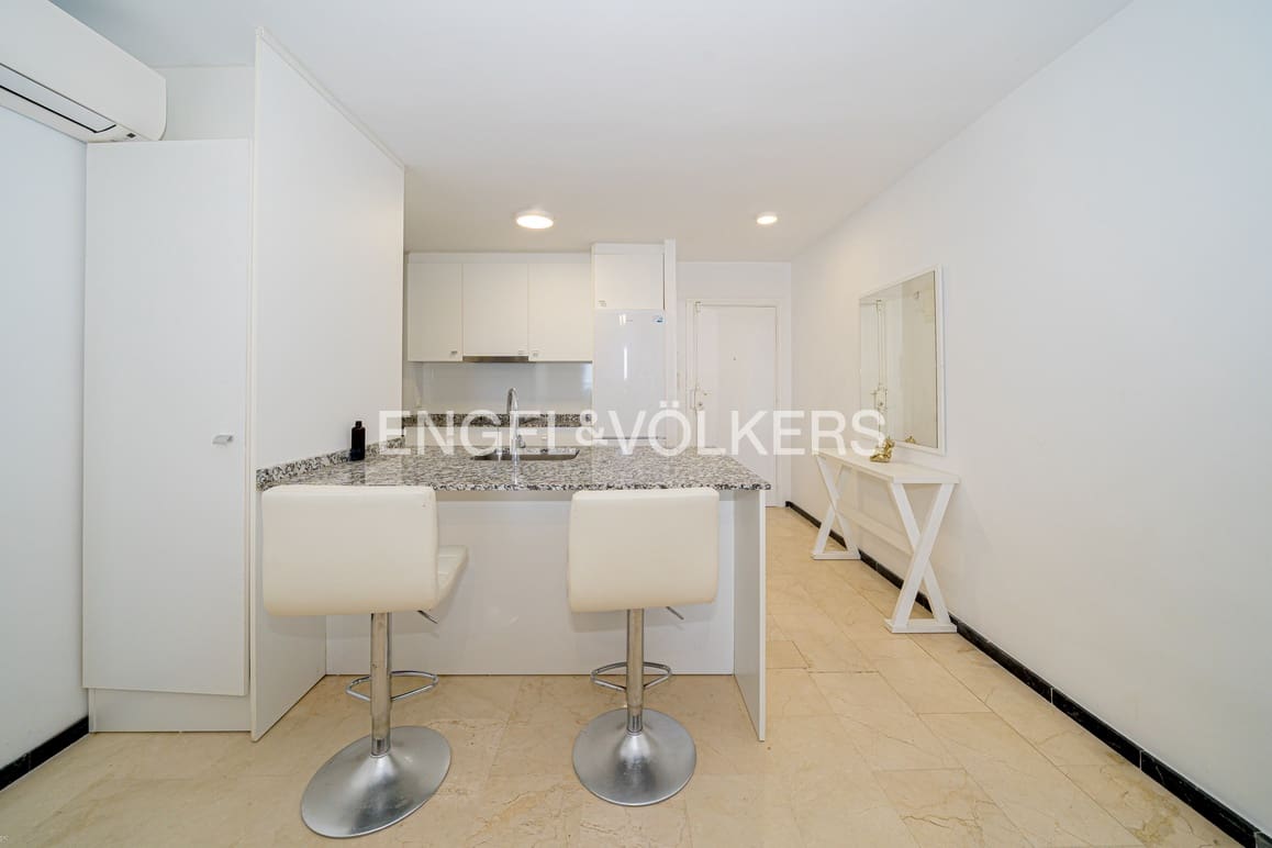 2 bedroom Apartment for rent in Benidorm with pool garage - € 1,500 (Ref: 9770990)