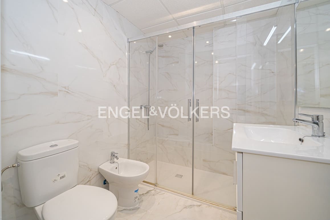 2 bedroom Apartment for rent in Benidorm with pool garage - € 1,500 (Ref: 9770990)