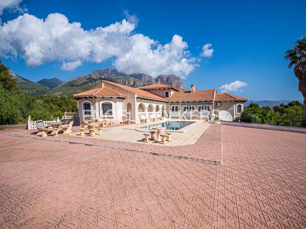 10 makuuhuone Huvila myytävänä paikassa La Nucia mukana uima-altaan 
autotalli - 1 950 000 € (Ref: 9778648)