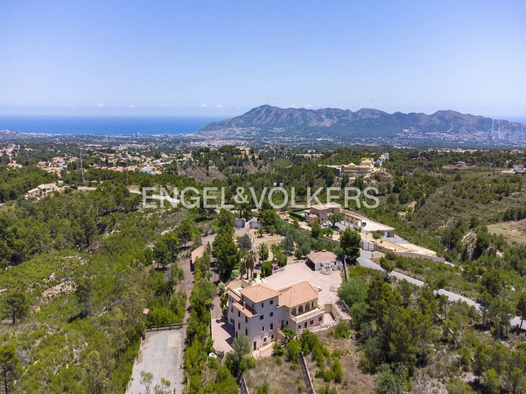 10 makuuhuone Huvila myytävänä paikassa La Nucia mukana uima-altaan 
autotalli - 1 950 000 € (Ref: 9778648)