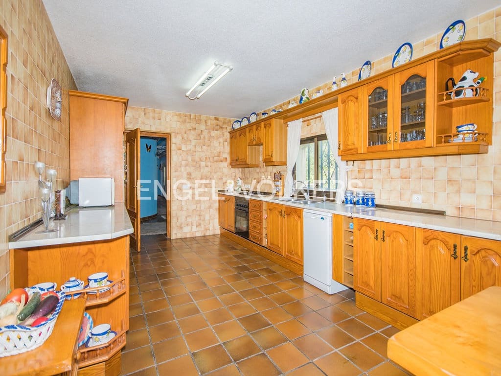 10 slaapkamer Villa te koop in La Nucia met zwembad garage - € 1.950.000 (Ref: 9778648)
