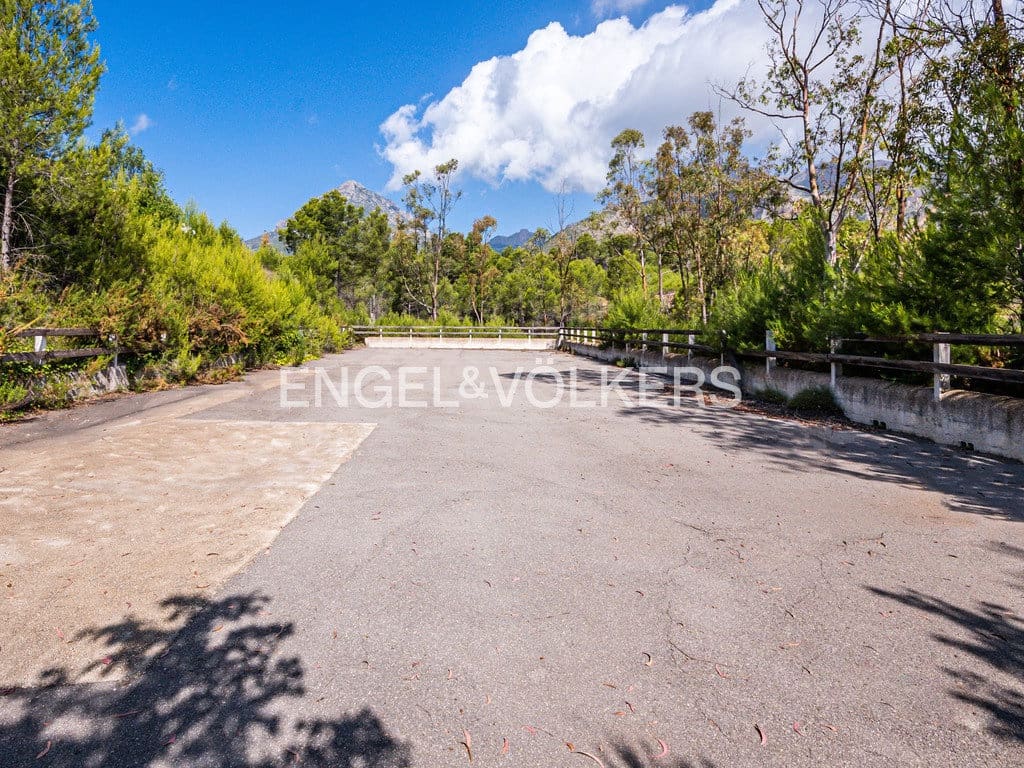 10 slaapkamer Villa te koop in La Nucia met zwembad garage - € 1.950.000 (Ref: 9778648)