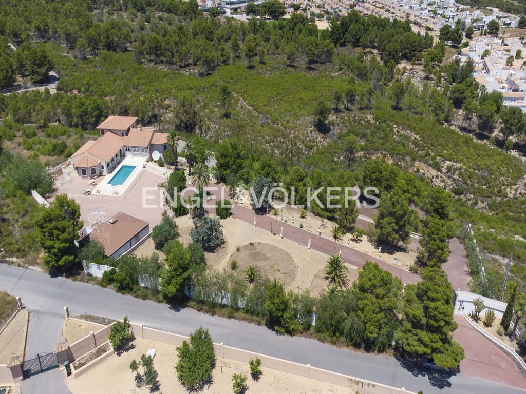 10 slaapkamer Villa te koop in La Nucia met zwembad garage - € 1.950.000 (Ref: 9778648)