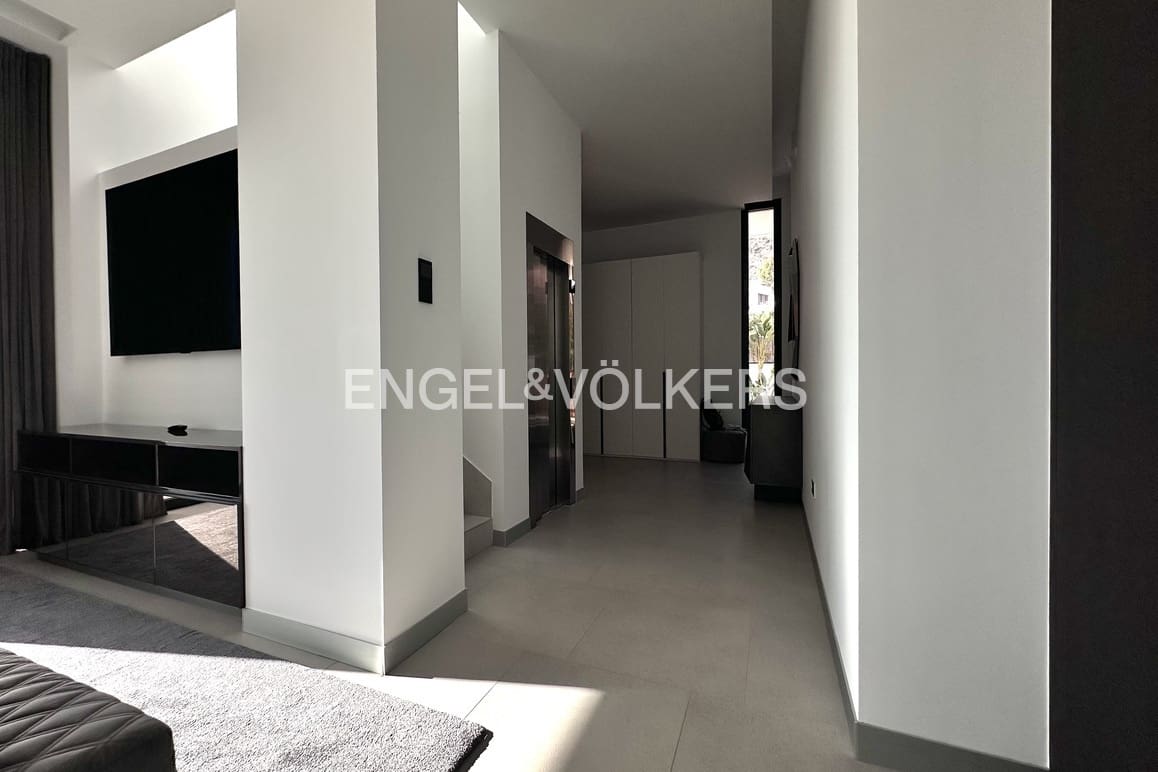 3 bedroom Villa for sale in Finestrat with pool garage - € 2,500,000 (Ref: 9778886)