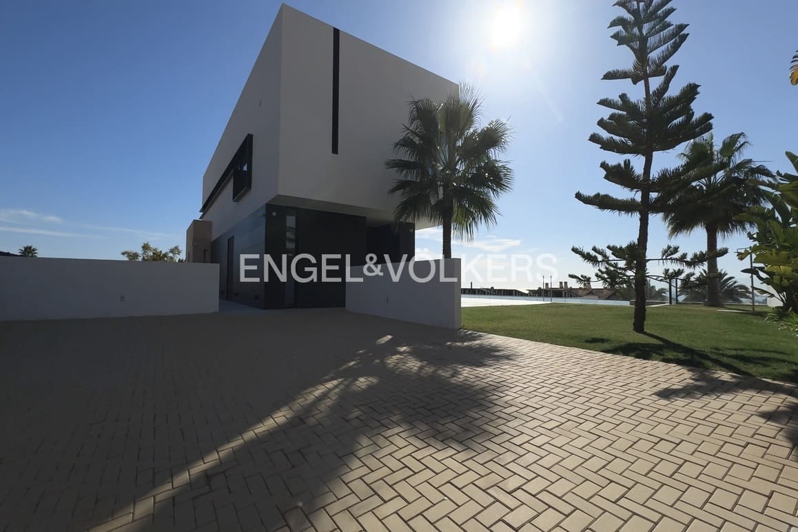 3 bedroom Villa for sale in Finestrat with pool garage - € 2,500,000 (Ref: 9778886)