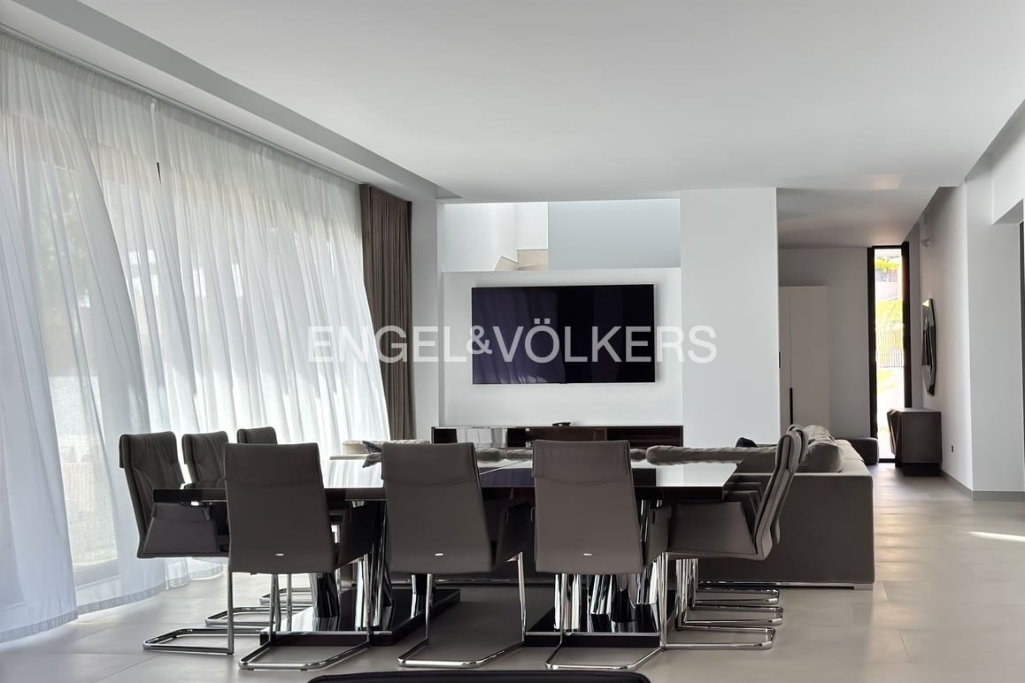 3 bedroom Villa for sale in Finestrat with pool garage - € 2,500,000 (Ref: 9778886)