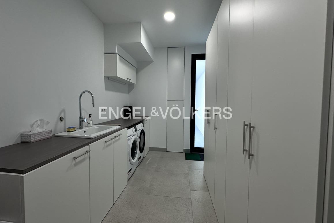 3 bedroom Villa for sale in Finestrat with pool garage - € 2,500,000 (Ref: 9778886)