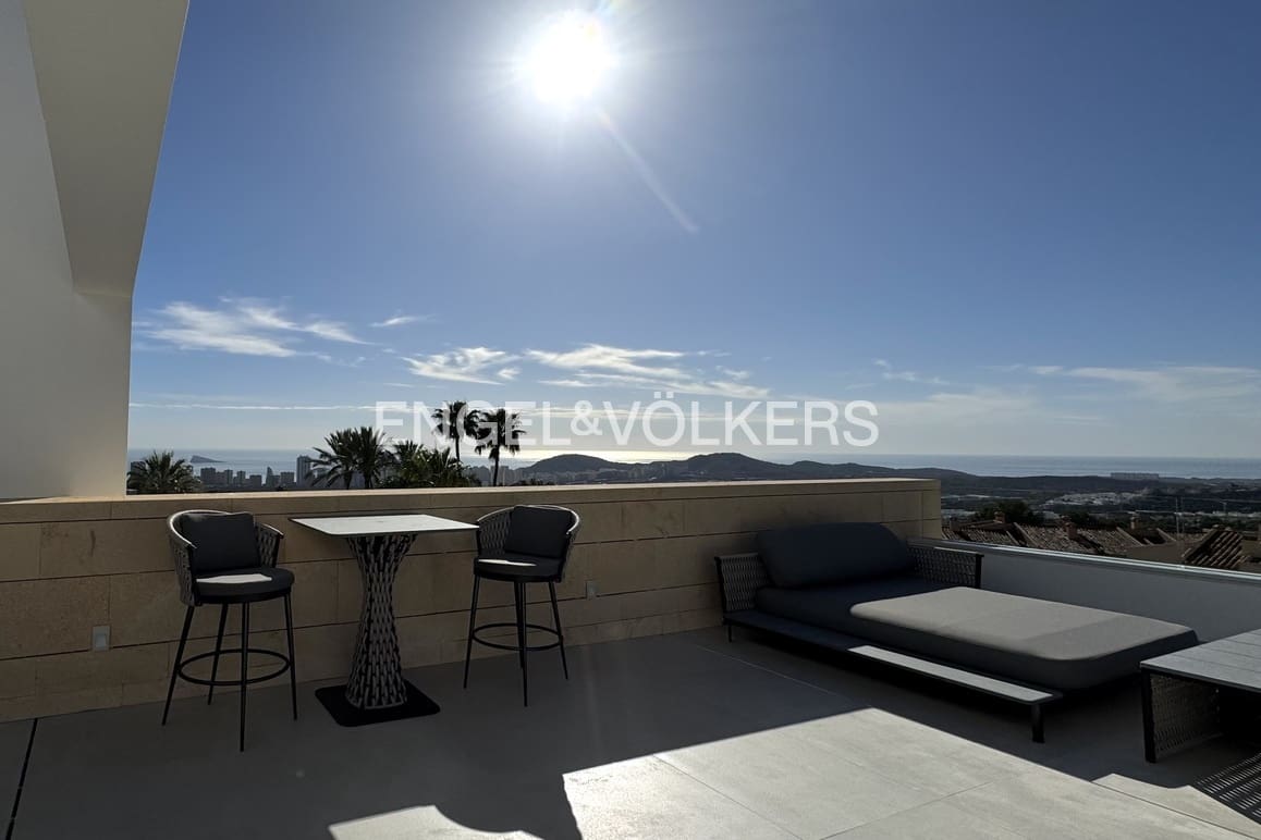 3 bedroom Villa for sale in Finestrat with pool garage - € 2,500,000 (Ref: 9778886)