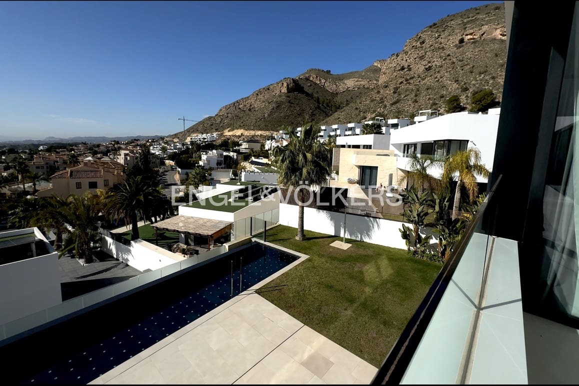 3 bedroom Villa for sale in Finestrat with pool garage - € 2,500,000 (Ref: 9778886)