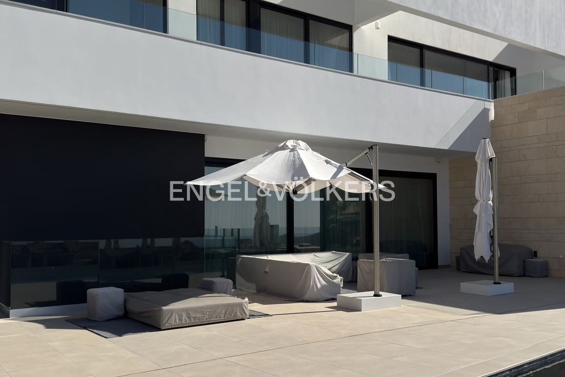 3 bedroom Villa for sale in Finestrat with pool garage - € 2,500,000 (Ref: 9778886)