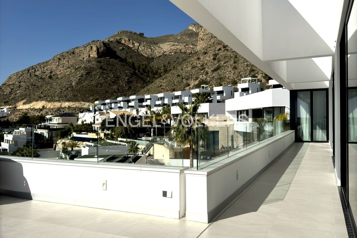 3 bedroom Villa for sale in Finestrat with pool garage - € 2,500,000 (Ref: 9778886)