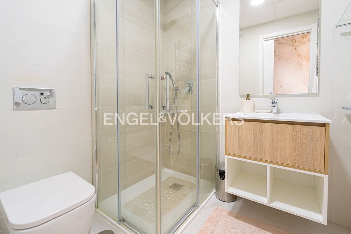 Apartamento de 2 habitaciones en Benidorm en venta con piscina garaje - 695.000 € (Ref: 9779077)