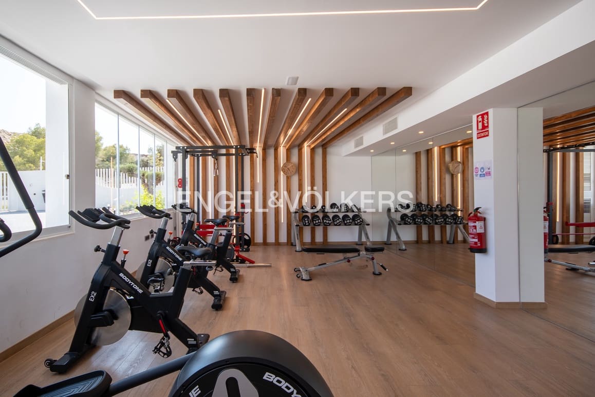 Apartamento de 2 habitaciones en Benidorm en venta con piscina garaje - 695.000 € (Ref: 9779077)