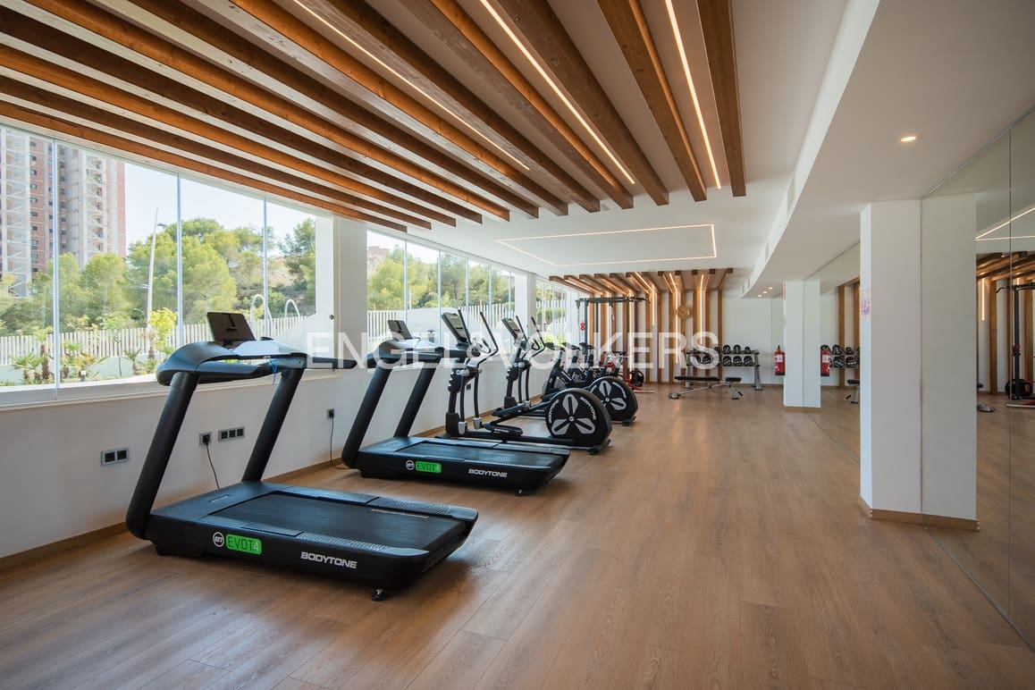 Apartamento de 2 habitaciones en Benidorm en venta con piscina garaje - 695.000 € (Ref: 9779077)