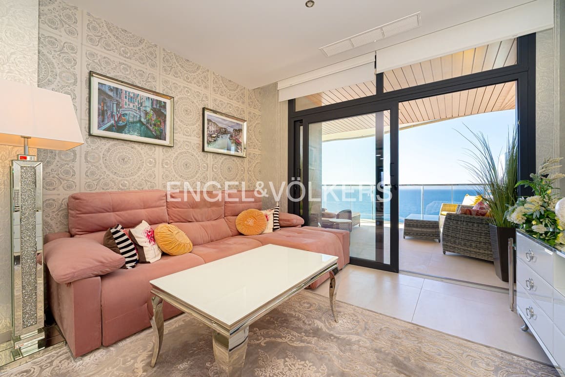 Apartamento de 2 habitaciones en Benidorm en venta con piscina garaje - 695.000 € (Ref: 9779077)