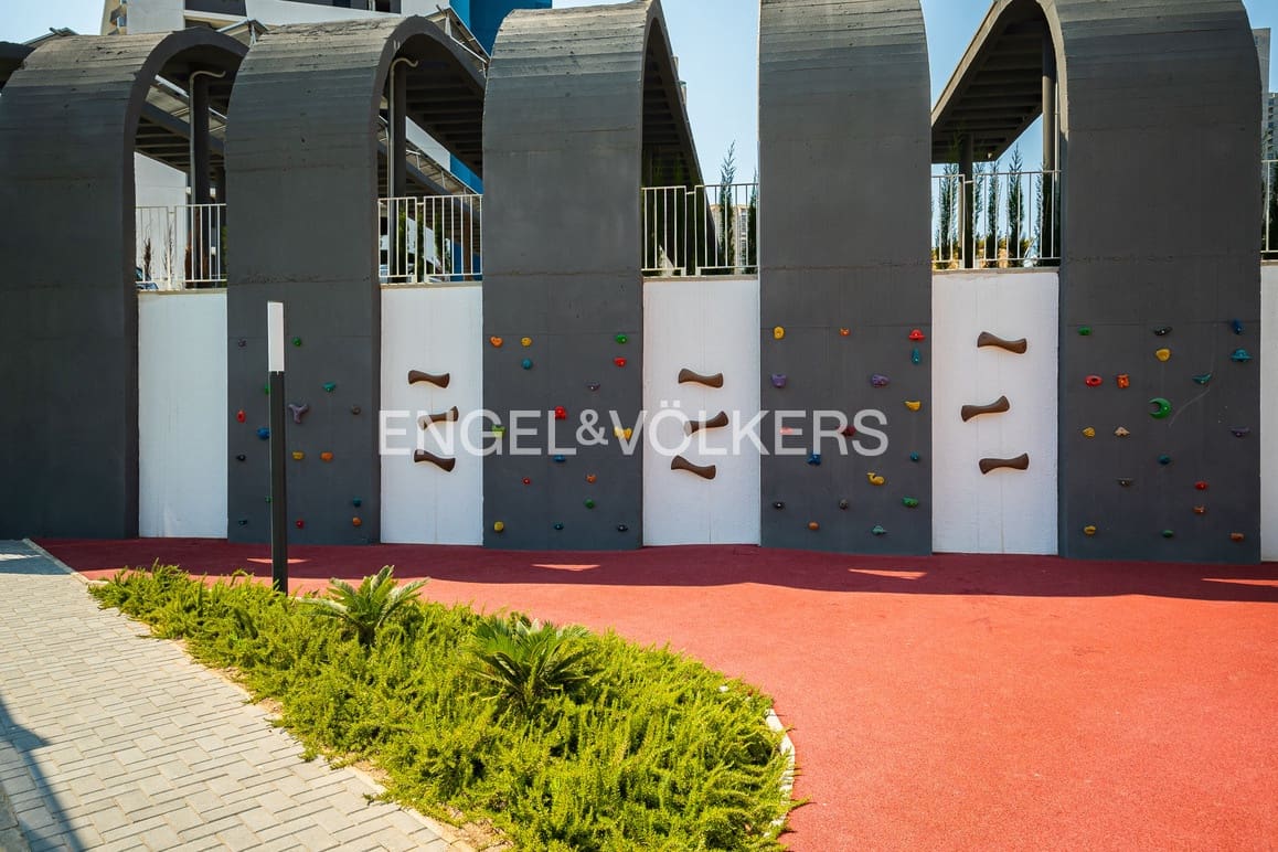 Apartamento de 2 habitaciones en Benidorm en venta con piscina garaje - 695.000 € (Ref: 9779077)