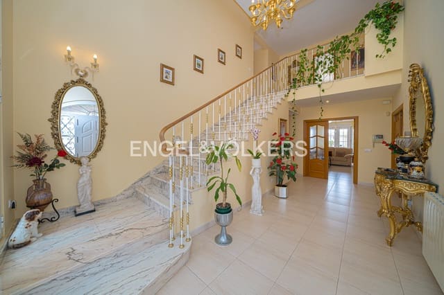 7 soverom Villa til salgs i Benidorm med svømmebasseng garasje - € 1 635 000 (Ref: 9789436)