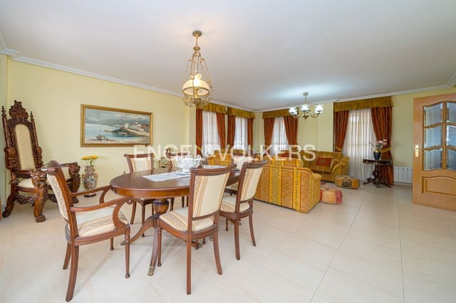 7 soverom Villa til salgs i Benidorm med svømmebasseng garasje - € 1 635 000 (Ref: 9789436)