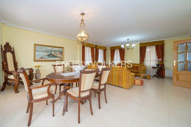 7 chambre Villa/Maison à vendre à Juzgados - Plaza de Toros, Benidorm avec piscine garage - 1 635 000 € (Ref: 9789436)