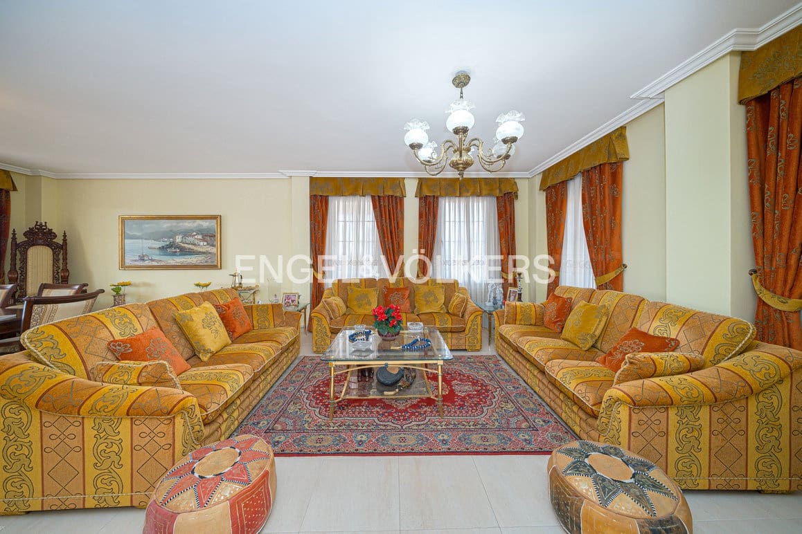 7 soverom Villa til salgs i Benidorm med svømmebasseng garasje - € 1 635 000 (Ref: 9789436)