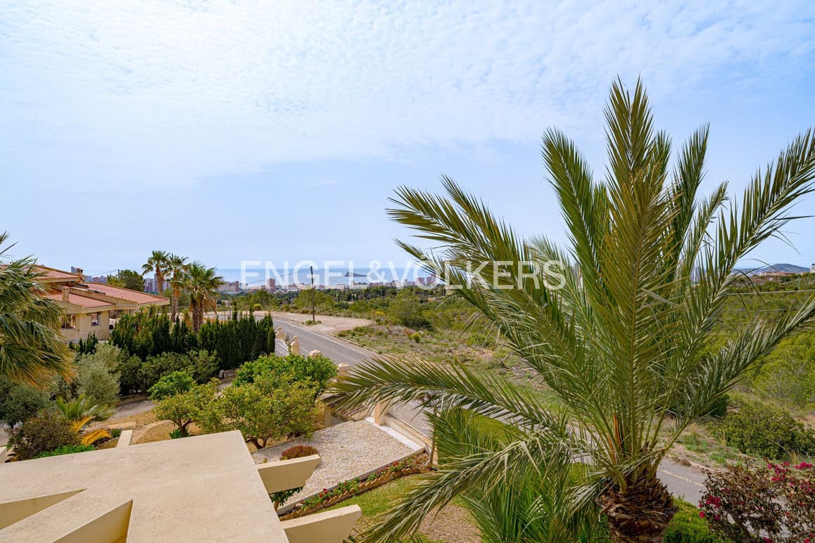 7 soverom Villa til salgs i Benidorm med svømmebasseng garasje - € 1 635 000 (Ref: 9789436)