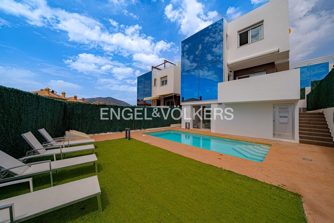 3 soveværelse Villa til salg i Finestrat med swimmingpool garage - € 625.000 (Ref: 9809825)