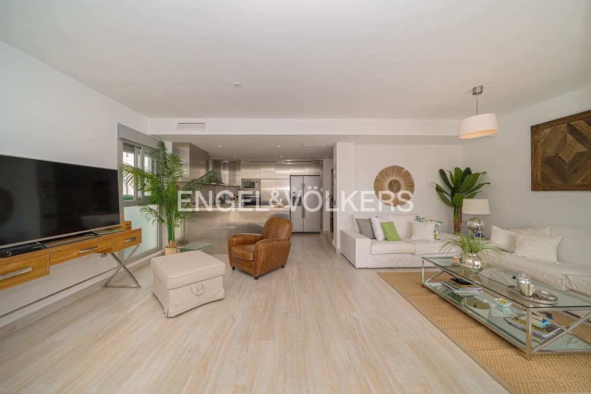3 bedroom Villa for sale in Finestrat with pool garage - € 625,000 (Ref: 9809825)