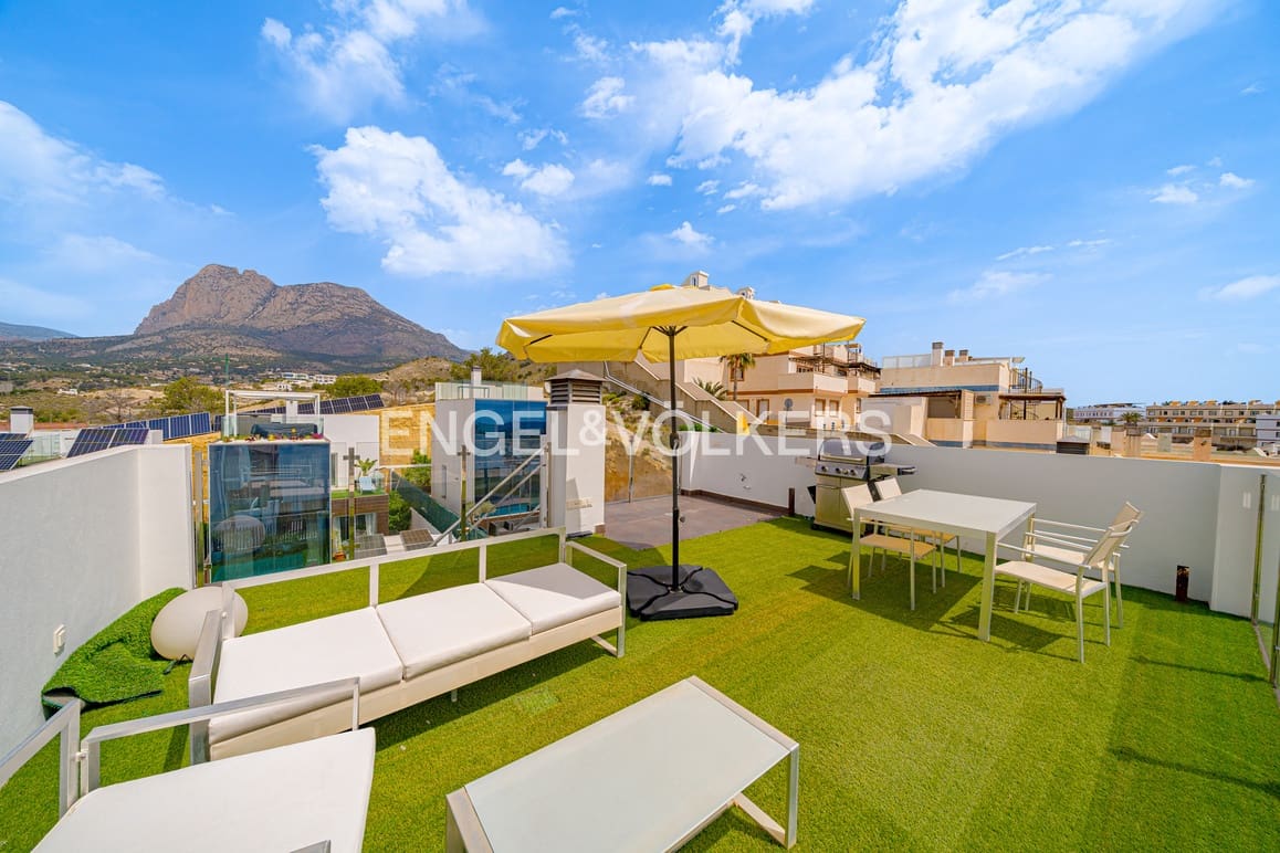 3 bedroom Villa for sale in Finestrat with pool garage - € 625,000 (Ref: 9809825)