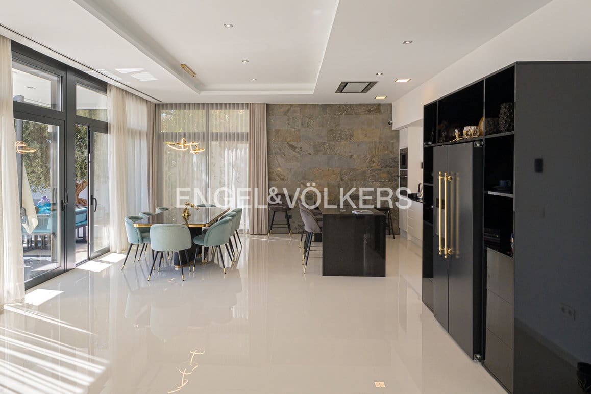 5 quarto Moradia para venda em Finestrat com piscina garagem - 1 875 000 € (Ref: 9830443)