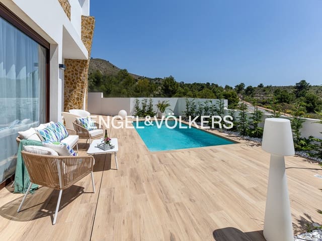 Chalet de 4 habitaciones en Finestrat Pueblo, Finestrat en venta con piscina garaje - 730.000 € (Ref: 9832316)