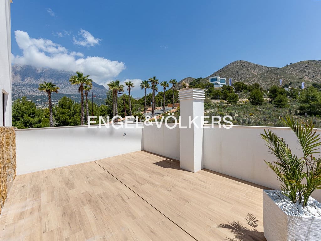 Chalet de 4 habitaciones en Finestrat en venta con piscina garaje - 730.000 € (Ref: 9832316)