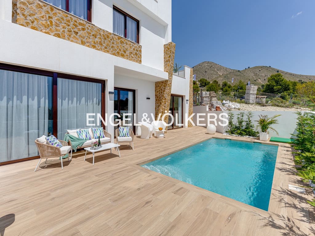 Chalet de 4 habitaciones en Finestrat en venta con piscina garaje - 730.000 € (Ref: 9832316)