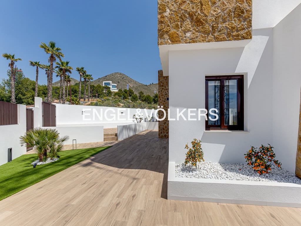 Chalet de 4 habitaciones en Finestrat en venta con piscina garaje - 730.000 € (Ref: 9832316)