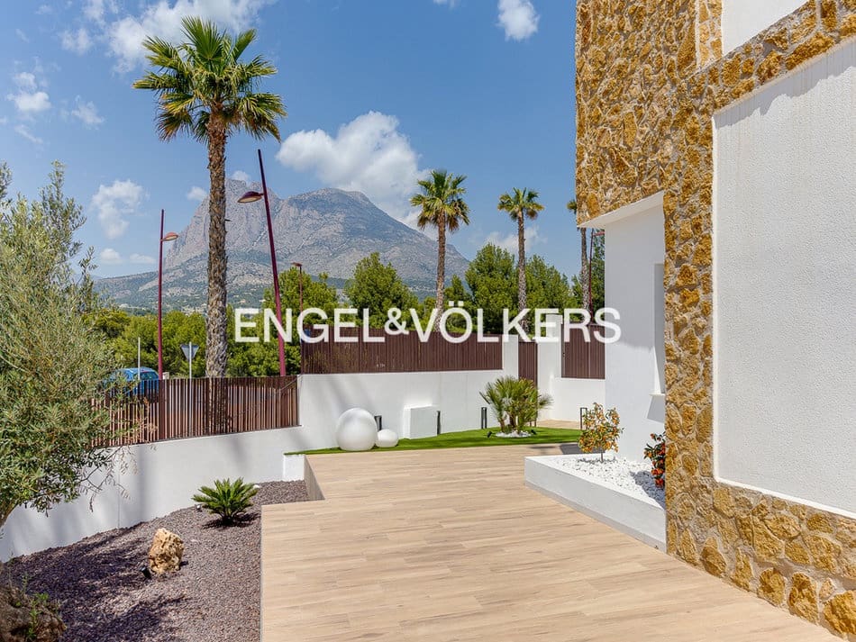 Chalet de 4 habitaciones en Finestrat en venta con piscina garaje - 730.000 € (Ref: 9832316)