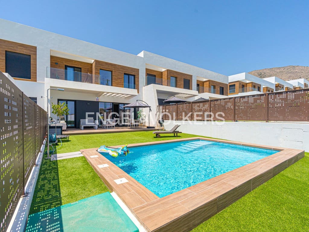 Garagem para venda em Finestrat - 578 000 € (Ref: 9832759)