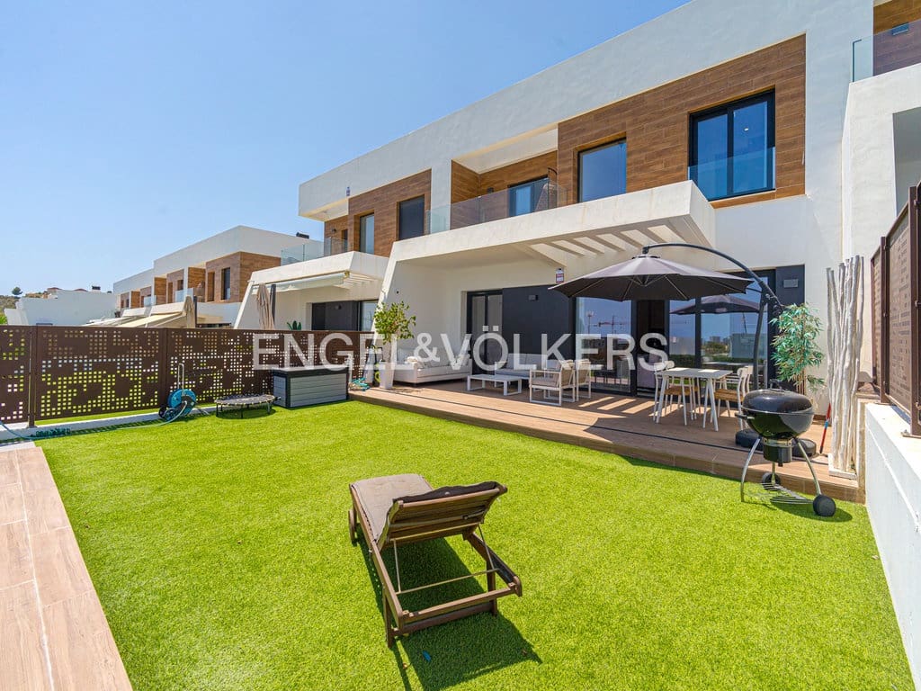 Garagem para venda em Finestrat - 578 000 € (Ref: 9832759)