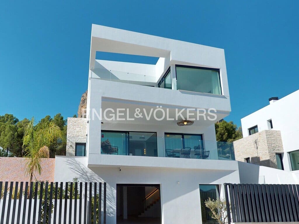 Chalet de 3 habitaciones en Polop en venta con piscina garaje - 860.000 € (Ref: 9838282)