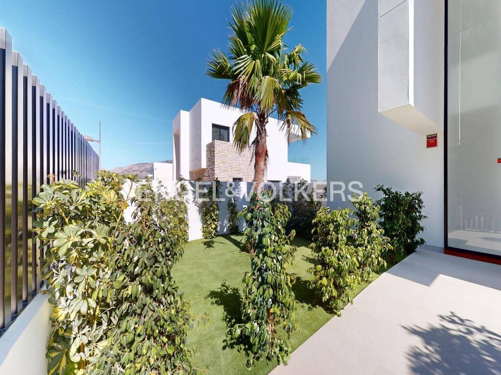 Chalet de 3 habitaciones en Polop en venta con piscina garaje - 860.000 € (Ref: 9838282)